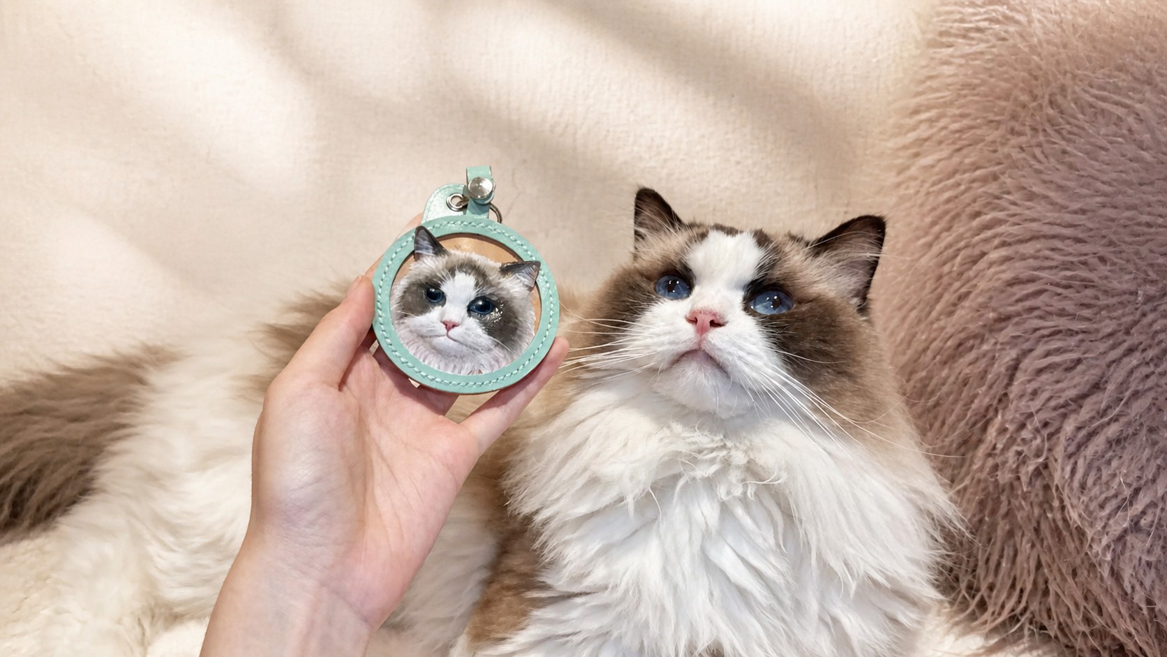 Maomao with a mint Furloom pet portrait keepsake